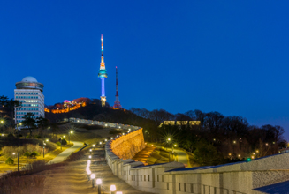 Enjoy the night view of Namsan Tower